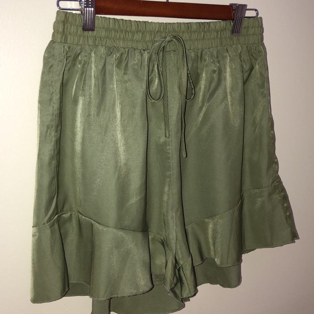 Green Ruffle Hem Shorts - Picture 4 of 8